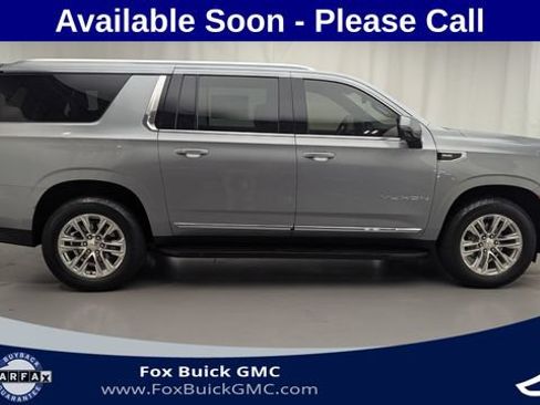 Certified 2023 GMC Yukon XL SLT w/ SLT Premium Package AWD/4WD image 4