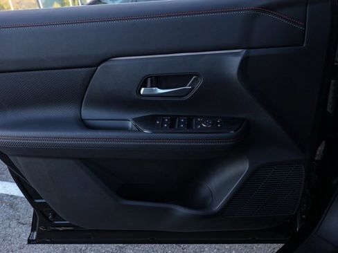 New 2025 Nissan Kicks SR image 23