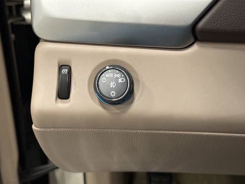 Used 2016 Chevrolet Suburban LTZ image 11