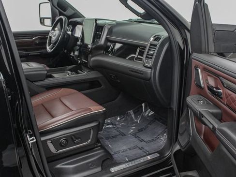 Used 2025 RAM 1500 Limited AWD/4WD image 29