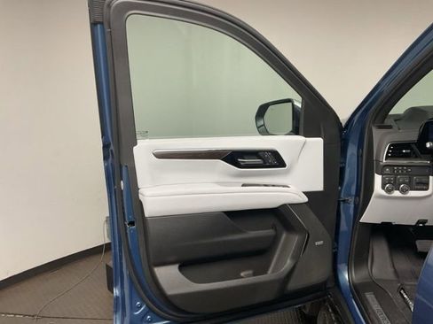 New 2026 Chevrolet Suburban Premier AWD/4WD image 9