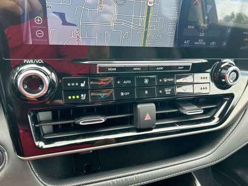 Used 2022 Toyota Highlander Limited FWD image 27