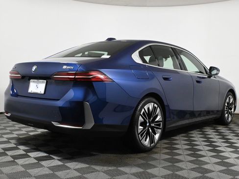 Used 2026 BMW 530i xDrive w/ Premium Package image 7