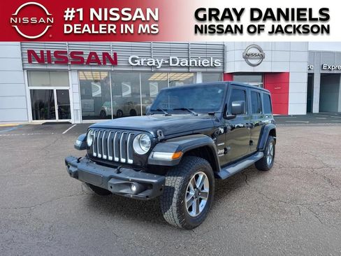 Used 2019 Jeep Wrangler Unlimited Sahara AWD/4WD image 3