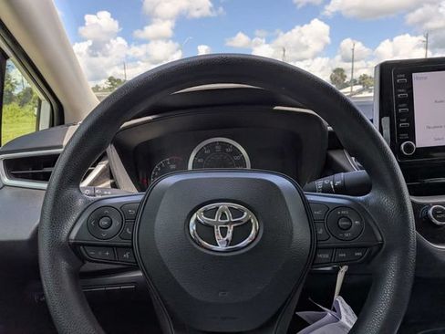 Used 2020 Toyota Corolla LE FWD image 17