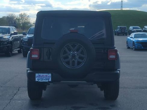 Used 2025 Jeep Wrangler Unlimited Sport AWD/4WD image 4