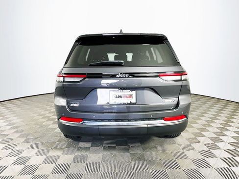 Certified 2023 Jeep Grand Cherokee Laredo AWD/4WD image 9