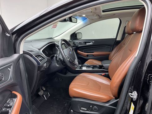 Used 2019 Ford Edge Titanium w/ Equipment Group 301A AWD/4WD image 3