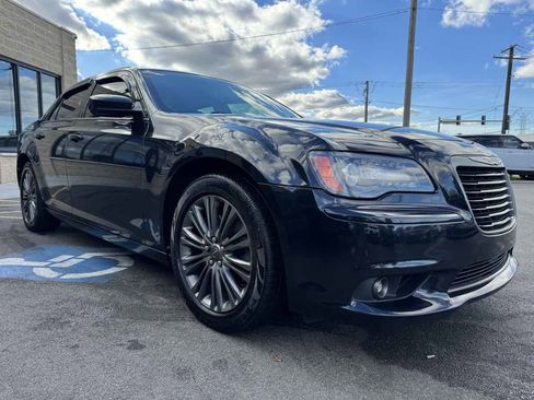 Used 2014 Chrysler 300 C image 3