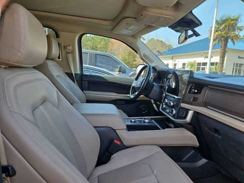 Used 2024 Ford Expedition Limited image 10