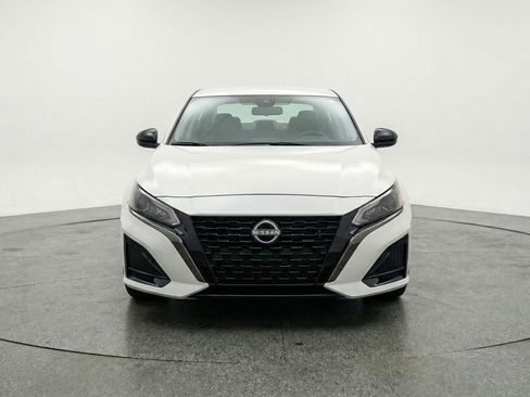 Used 2025 Nissan Altima 2.5 SV image 2