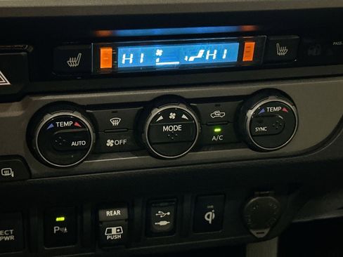 Used 2018 Toyota Tacoma SR image 25