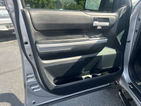 Used 2018 Toyota Tundra SR5 image 10