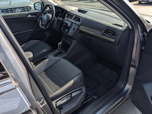 Used 2019 Volkswagen Tiguan SE FWD image 9