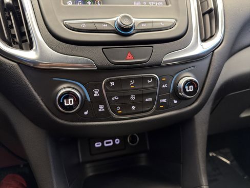 Used 2021 Chevrolet Equinox LT image 21