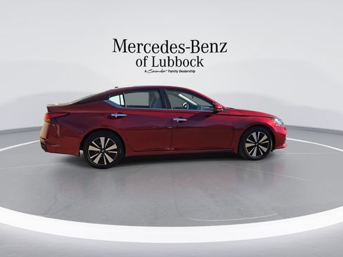 Used 2022 Nissan Altima 2.5 SV w/ SV Premium Package image 9