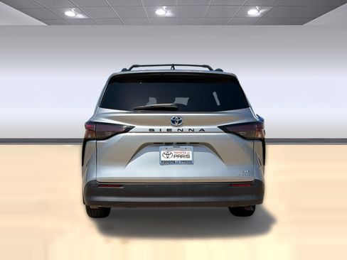 Used 2024 Toyota Sienna XLE FWD image 10