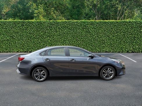 Used 2024 Kia Forte LXS FWD image 2