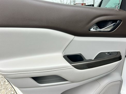 Used 2019 GMC Acadia SLT image 17