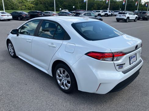 Used 2025 Toyota Corolla LE FWD image 5