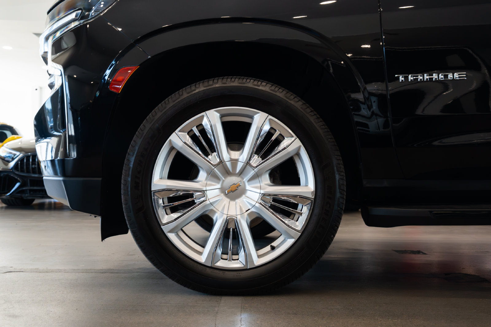 Used 2021 Chevrolet Tahoe High Country w/ Premium Package AWD/4WD image 7