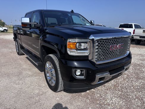Used 2015 GMC Sierra 2500 Denali w/ Duramax Plus Package AWD/4WD image 8