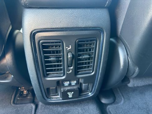 Used 2022 Jeep Grand Cherokee Limited image 11