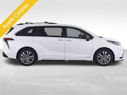 Used 2021 Toyota Sienna XSE w/ XSE Plus Package AWD/4WD image 4
