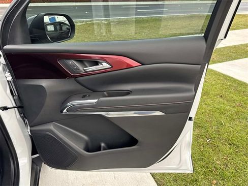 Used 2025 Chevrolet Traverse Z71 w/ Driver Confidence Package image 13