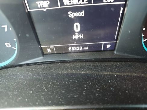 Used 2018 Chevrolet Equinox LT FWD image 23