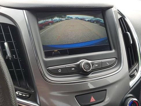 Used 2019 Chevrolet Cruze LT FWD image 15