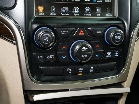 Used 2014 Jeep Grand Cherokee Limited w/ Luxury Group II image 19