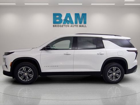 New 2026 Chevrolet Traverse LT w/ Driver Confidence Package FWD image 6