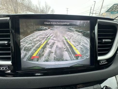 Used 2024 Chrysler Pacifica Touring-L image 26