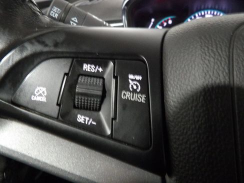 Used 2019 Chevrolet Trax LT w/ Sun & Sound Package AWD/4WD image 16