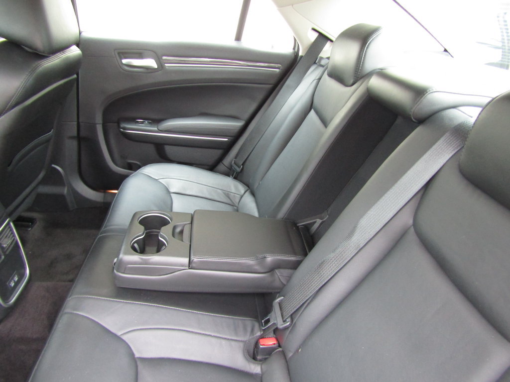 Used 2017 Chrysler 300 Limited RWD image 28