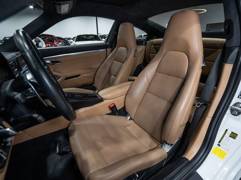 Used 2019 Porsche 911 Carrera 4 AWD/4WD image 20