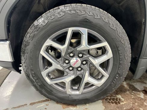 Used 2024 GMC Sierra 1500 SLT w/ SLT Premium Plus Package image 28