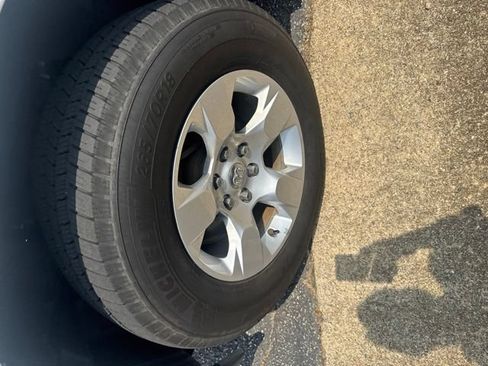 Used 2019 RAM 1500 Big Horn AWD/4WD image 11