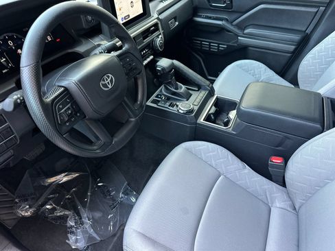 Used 2026 Toyota Tacoma SR5 AWD/4WD image 9