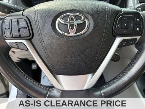 Used 2019 Toyota Highlander XLE AWD/4WD image 28