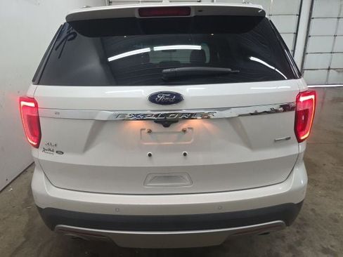 Used 2017 Ford Explorer XLT w/ Equipment Group 202A AWD/4WD image 11