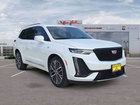Used 2023 Cadillac XT6 Sport w/ Technology Package AWD/4WD image 7