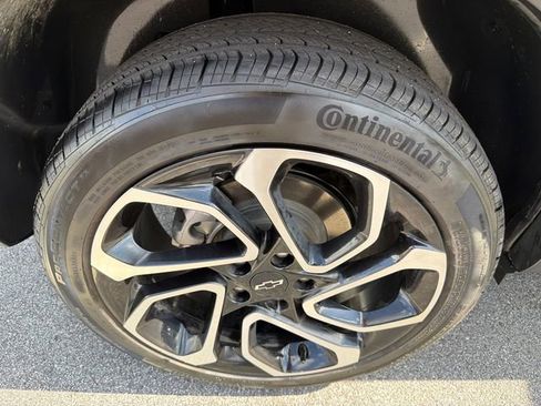 Used 2025 Chevrolet Trax RS w/ Sunroof Package image 17