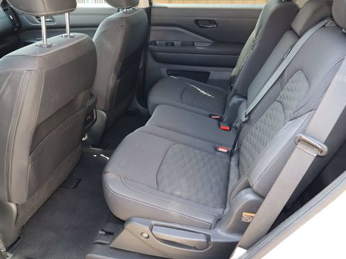Used 2024 Nissan Pathfinder SV FWD image 5
