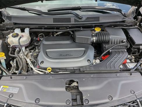 Used 2024 Chrysler Pacifica Touring-L FWD image 39