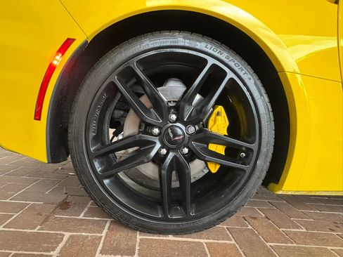 Used 2019 Chevrolet Corvette Stingray Coupe w/ 1LT RWD image 15