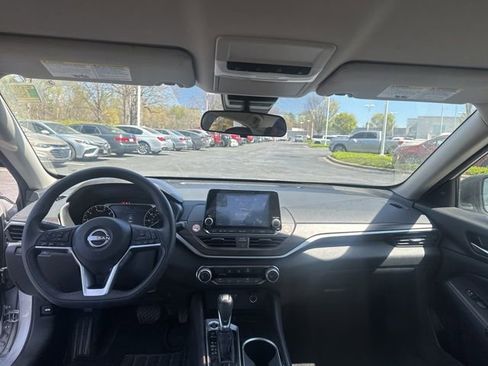 Used 2024 Nissan Altima 2.5 SV image 6