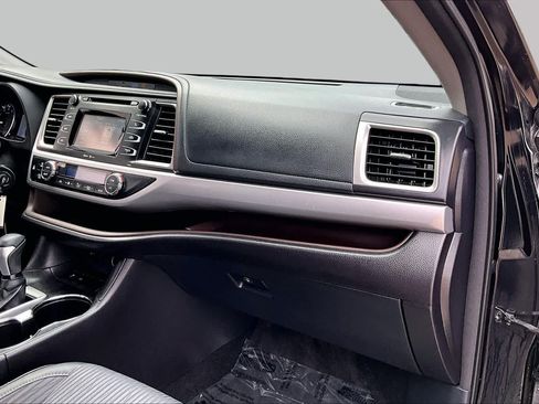 Used 2015 Toyota Highlander Plus FWD image 17