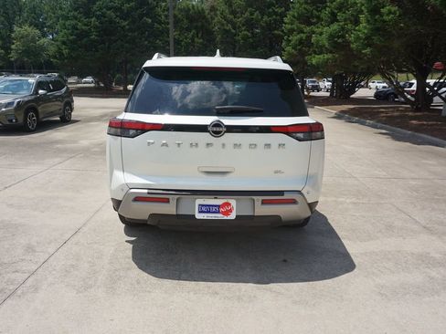 Used 2024 Nissan Pathfinder SL w/ SL Premium Package FWD image 23